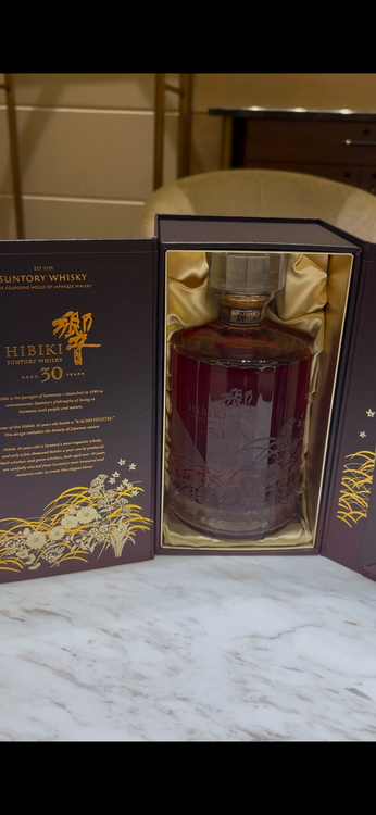 30年花鳥風月エディション（お酒）の商品画像 - 査定依頼日：2025年2月13日 - 最高査定価格：715,000円