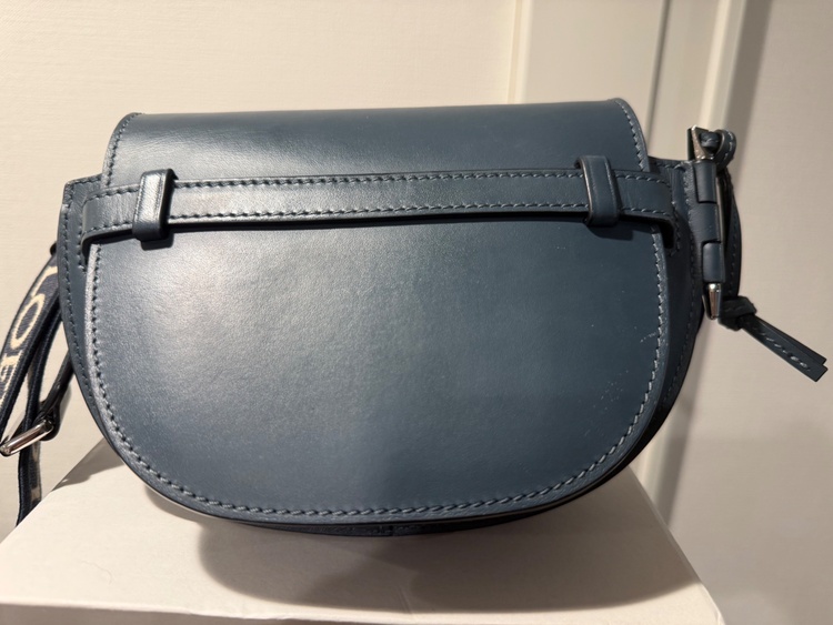 ロエベ　ゲートデュアルミニバッグ　（ブランドバッグ）の商品画像 - 査定依頼日：2026年2月17日 - 最高査定価格：85,000円