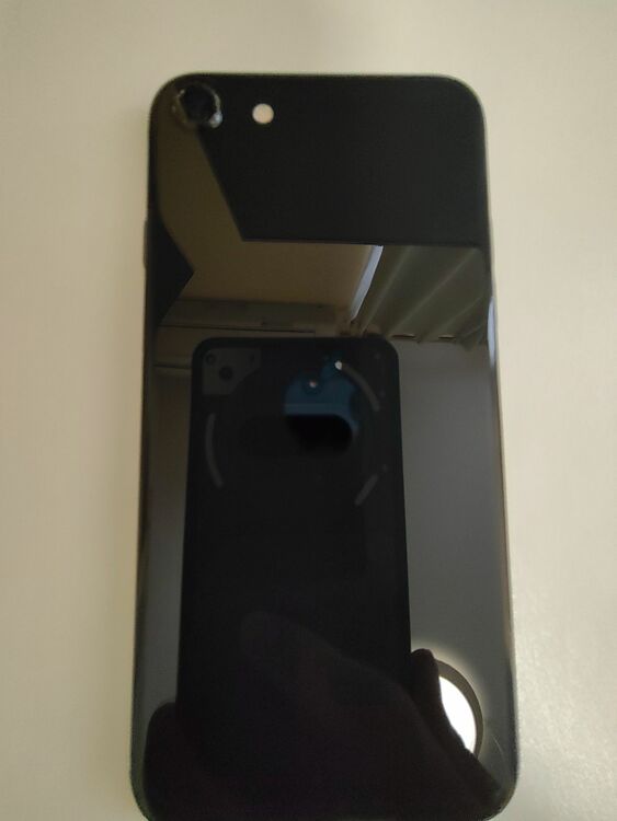 iPhone SE 第2世代 64GB ブラック（スマホ）の商品画像 - 査定依頼日：2025年6月12日 - 最高査定価格：8,000円