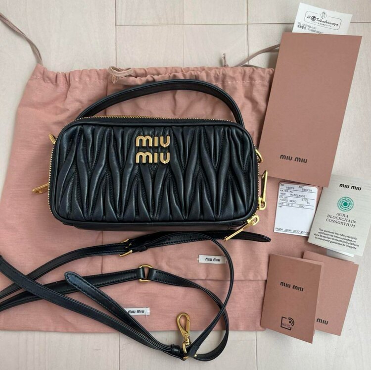 ミュウミュウ  （ブランドバッグ）の商品画像 - 査定依頼日：2025年5月5日 - 最高査定価格：80,000円