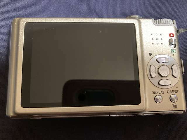 LUMIX DMC-FX40（カメラ）の商品画像 - 査定依頼日：2025年5月31日 - 最高査定価格：3,700円