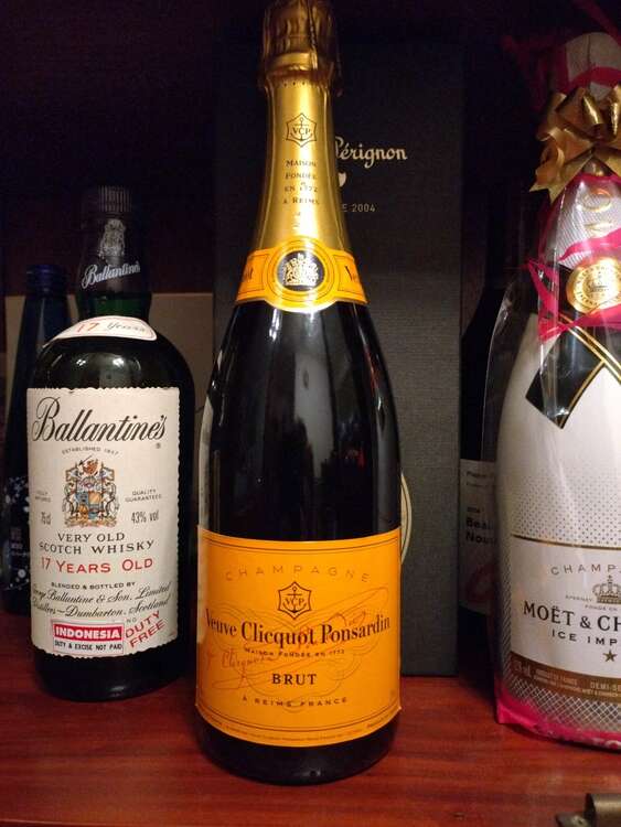 ヴーヴ・クリコ（お酒）の商品画像 - 査定依頼日：2025年3月15日 - 最高査定価格：4,000円