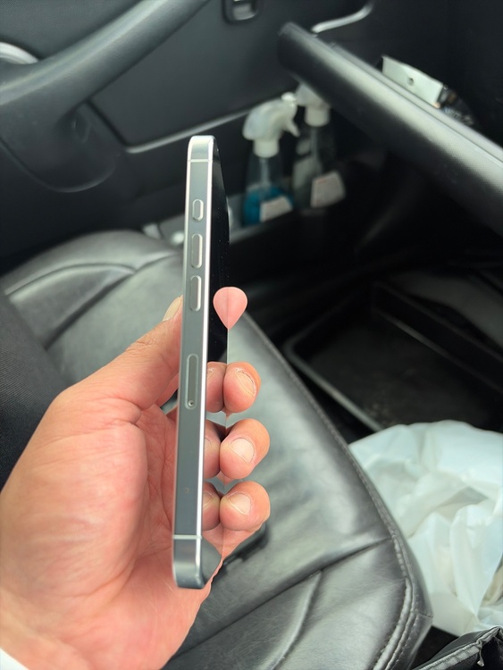 iPhone iPhone 16 Pro 256GB au（スマホ）の商品画像 - 査定依頼日：2026年6月28日 - 最高査定価格：135,000円