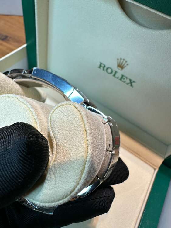 ロレックス パーペチュアル 126000（高級時計）の商品画像 - 査定依頼日：2025年2月6日 - 最高査定価格：1,500,000円