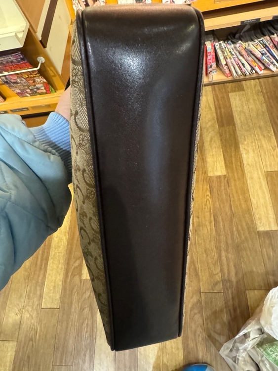 ショルダー（ブランドバッグ）の商品画像 - 査定依頼日：2025年12月13日 - 最高査定価格：8,000円