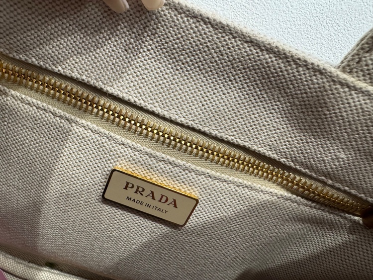 1BG464_2CX9_F0018_V_8OM（ブランドバッグ）の商品画像 - 査定依頼日：2026年3月19日 - 最高査定価格：105,000円