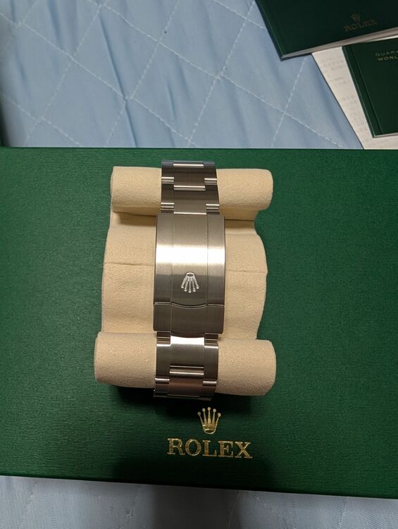 ロレックス パーペチュアル １２４３００．（高級時計）の商品画像 - 査定依頼日：2025年9月8日 - 最高査定価格：1,210,000円