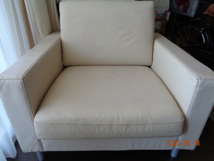 牛革張ソファ　1人掛け（家具・寝具）の商品画像 - 査定依頼日：2026年5月17日 - 最高査定価格：5,000円