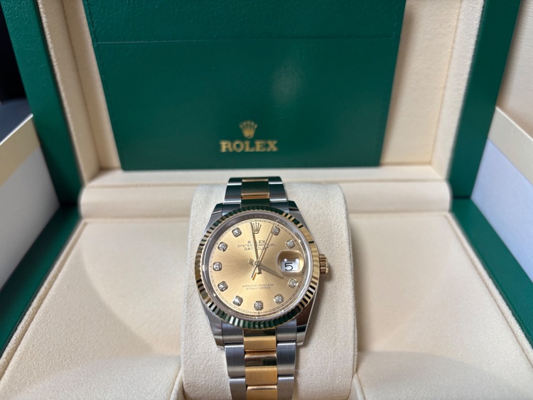 ロレックス デイトジャスト 126233g（高級時計）の商品画像 - 査定依頼日：2025年8月10日 - 最高査定価格：1,900,000円