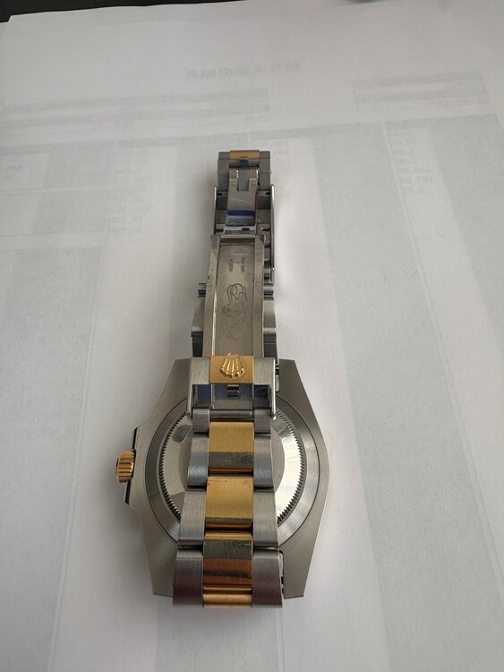 ロレックス サブマリーナー 116613Lb（高級時計）の商品画像 - 査定依頼日：2025年2月13日 - 最高査定価格：3,100,000円