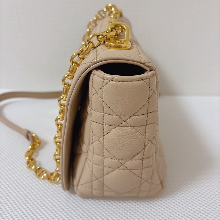 DIOR CARO ミディアム バッグ（ブランドバッグ）の商品画像 - 査定依頼日：2025年6月17日 - 最高査定価格：200,000円