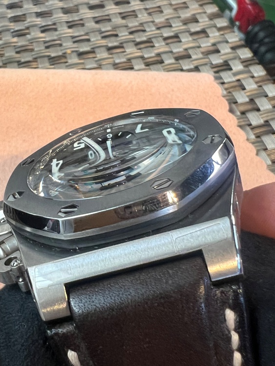 オーデマピゲ ロイヤルオークオフショア （高級時計）の商品画像 - 査定依頼日：2026年1月30日 - 最高査定価格：3,300,000円