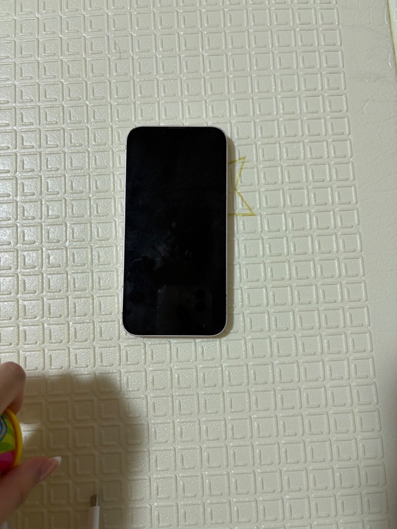 iPhone13（スマホ）の商品画像 - 査定依頼日：2026年9月27日 - 最高査定価格：20,000円