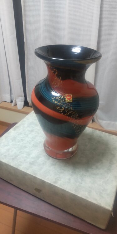 ガラス製の壺（美術品・骨董品）の商品画像 - 査定依頼日：2026年7月20日 - 最高査定価格：100,000円
