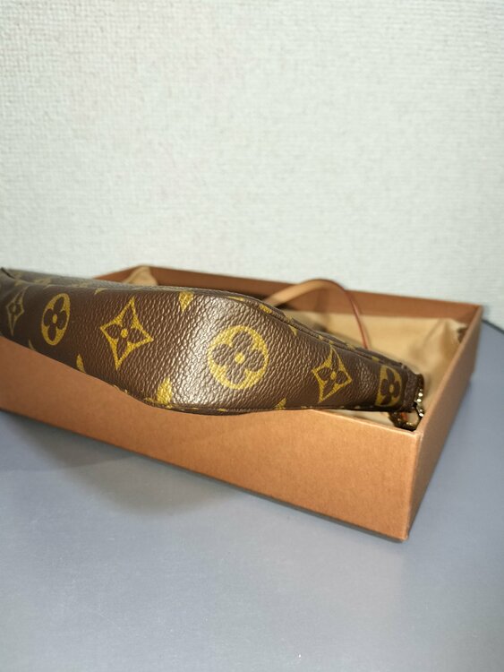 ポシェットアクセソワール（ブランドバッグ）の商品画像 - 査定依頼日：2026年2月28日 - 最高査定価格：90,000円