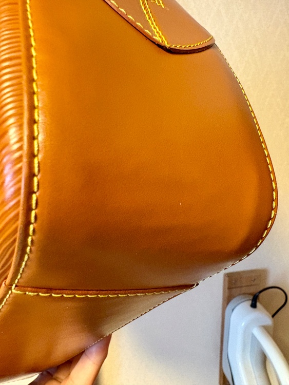 LOUIS VUITTON エピヴォルテール　ケニアブラウンM52438 新同品（ブランドバッグ）の商品画像 - 査定依頼日：2026年2月4日 - 最高査定価格：40,000円