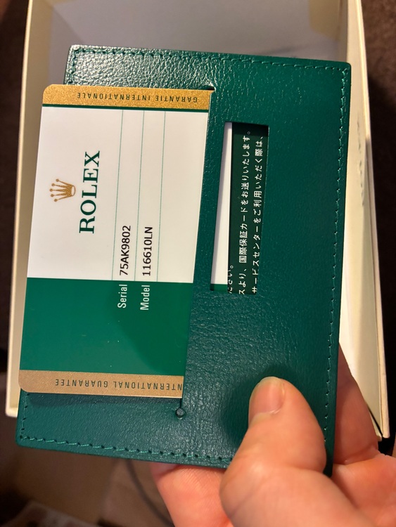 サブマリーナデイト　116610LN（高級時計）の商品画像 - 査定依頼日：2025年6月15日 - 最高査定価格：1,750,000円