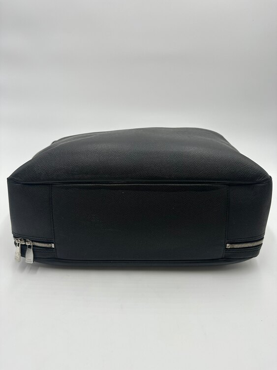  オーバーナイト ノワール タイガ シルバー金具 （ブランドバッグ）の商品画像 - 査定依頼日：2025年5月22日 - 最高査定価格：40,000円