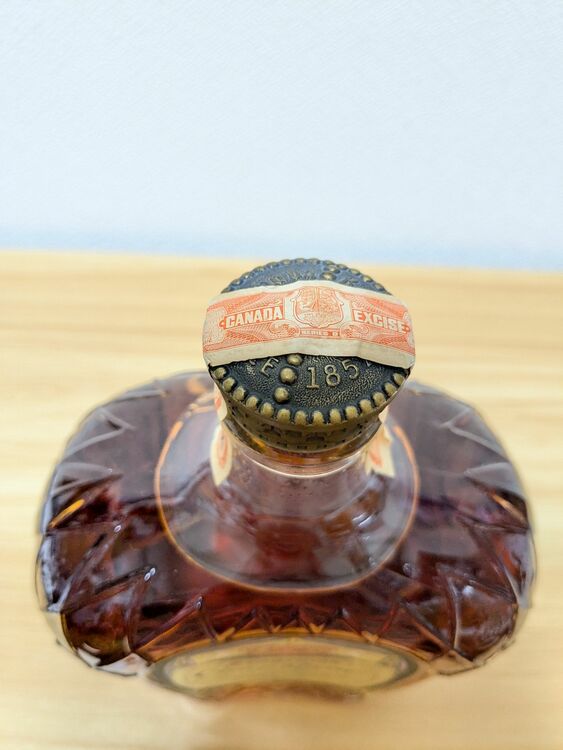 クラウンローヤル カナディアンウイスキー 1962 F4842094（お酒）の商品画像 - 査定依頼日：2025年6月2日 - 最高査定価格：100円