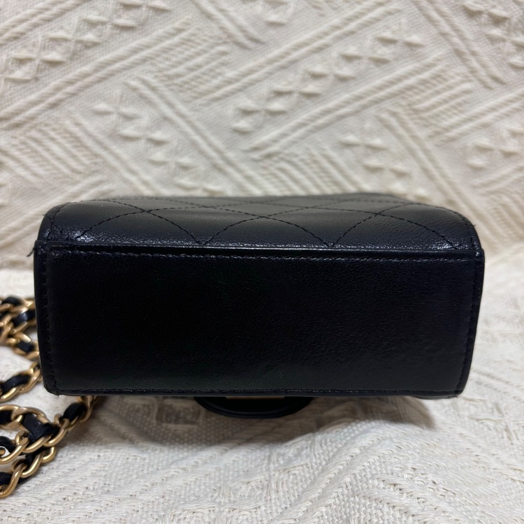 マトラッセパール ブラックラムスキン レディース ショルダーバッグ 付属品なし（ブランドバッグ）の商品画像 - 査定依頼日：2025年6月27日 - 最高査定価格：250,000円