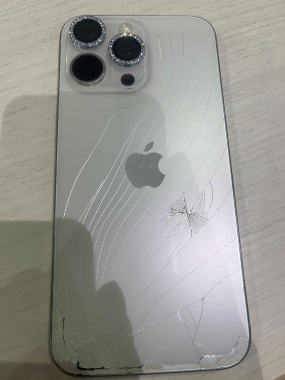iPhone iPhone 15 Pro Max 256GB au（スマホ）の商品画像 - 査定依頼日：2026年5月27日 - 最高査定価格：59,000円