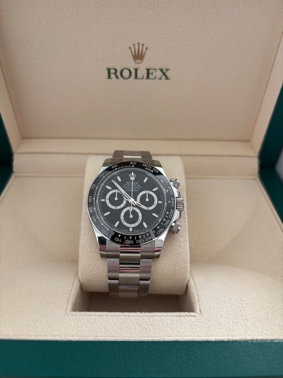 ロレックス デイトナ 126500LNく（高級時計）の商品画像 - 査定依頼日：2025年11月7日 - 最高査定価格：4,400,000円