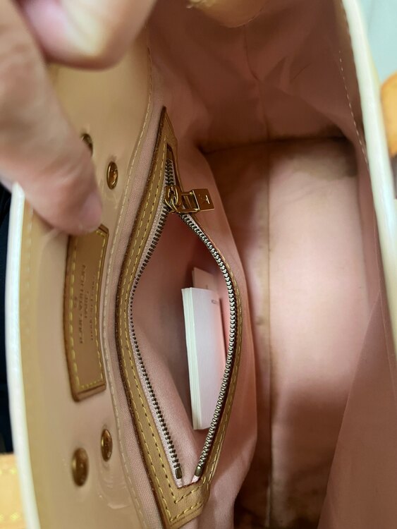 ヴェルニ　マシュマロピンク（ブランドバッグ）の商品画像 - 査定依頼日：2025年4月29日 - 最高査定価格：9,000円