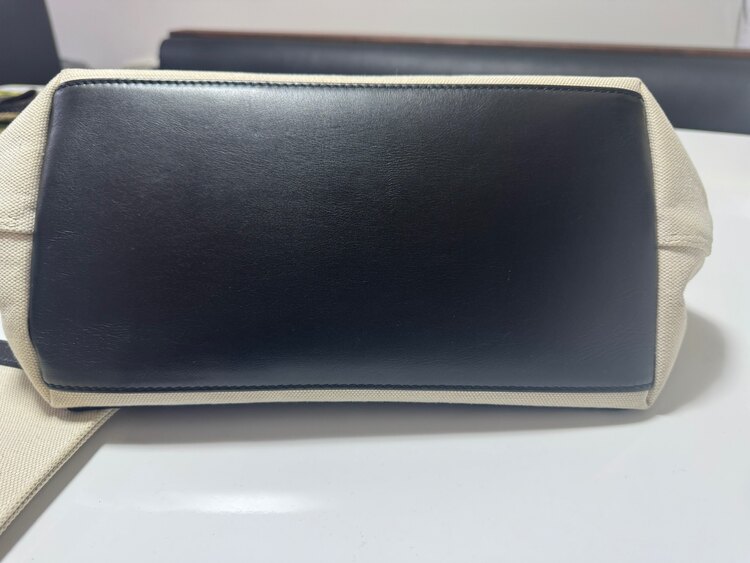 BALENCIAGA 339933AQ38N/1081（ブランドバッグ）の商品画像 - 査定依頼日：2025年2月1日 - 最高査定価格：18,000円