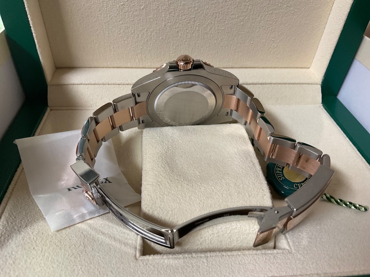 ロレックス GMTマスター （高級時計）の商品画像 - 査定依頼日：2025年6月21日 - 最高査定価格：3,020,000円