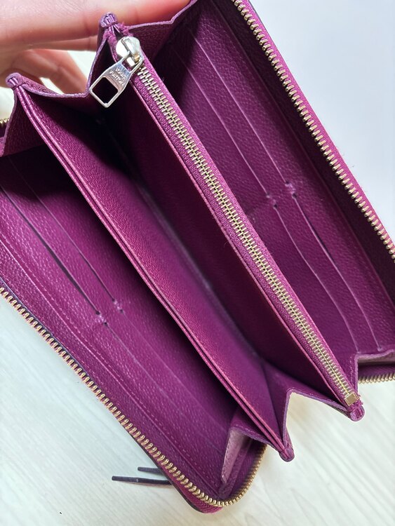 アンプラントジッピーウォレット（ブランド財布・小物）の商品画像 - 査定依頼日：2025年3月31日 - 最高査定価格：15,000円