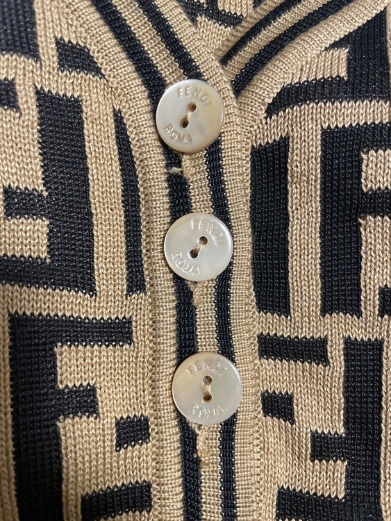 フェンディ  （ブランドバッグ）の商品画像 - 査定依頼日：2025年6月24日 - 最高査定価格：10,000円