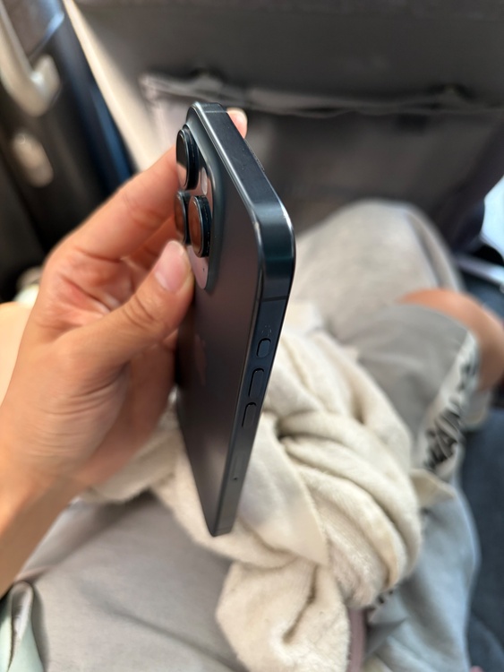 iPhone iPhone 15 Pro 256GB au（スマホ）の商品画像 - 査定依頼日：2026年7月20日 - 最高査定価格：81,000円