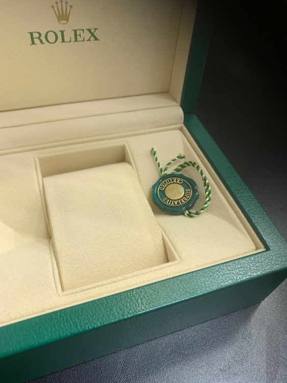 gmtマスター2 レフティ（高級時計）の商品画像 - 査定依頼日：2025年7月2日 - 最高査定価格：2,400,000円