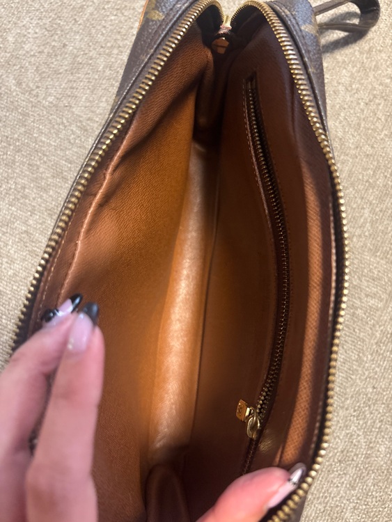 セカンドバッグ（ブランドバッグ）の商品画像 - 査定依頼日：2025年8月13日 - 最高査定価格：15,000円