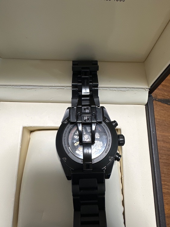 タグホイヤー カレラ CAR2A91 BH0742 WKD4791（高級時計）の商品画像 - 査定依頼日：2025年11月8日 - 最高査定価格：370,000円