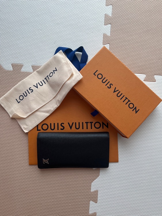 ポルトフォイユブラザブラックメンズメタリック（ブランド財布・小物）の商品画像 - 査定依頼日：2025年9月7日 - 最高査定価格：17,000円