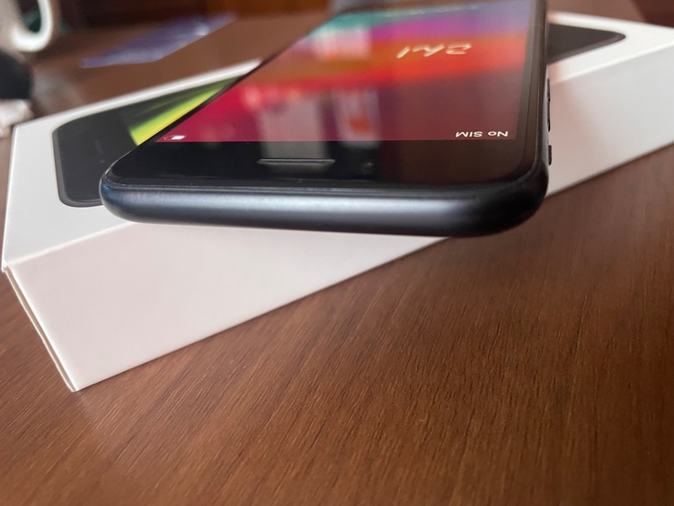 iPhone SE (第 2 世代) 64GB SIMフリー（スマホ）の商品画像 - 査定依頼日：2025年9月17日 - 最高査定価格：14,000円