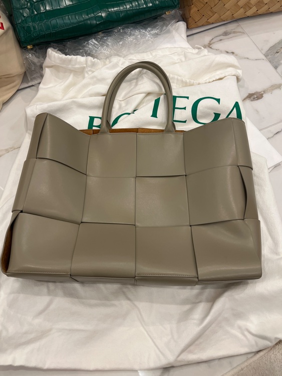 トートバッグ（ブランドバッグ）の商品画像 - 査定依頼日：2025年7月11日 - 最高査定価格：180,000円