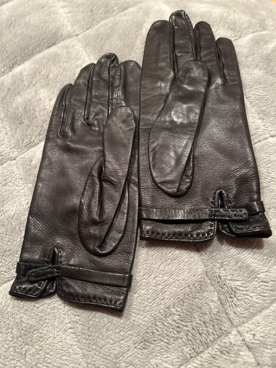 皮の手袋（古着・ファッション）の商品画像 - 査定依頼日：2025年11月6日 - 最高査定価格：20,000円