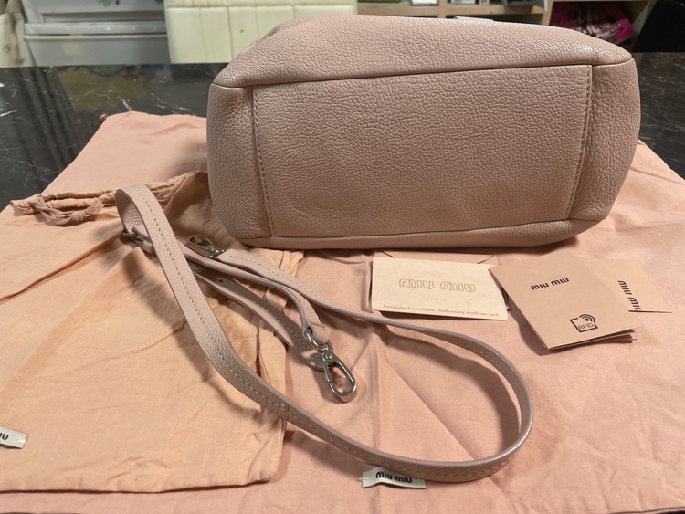 miu miuバック（ブランドバッグ）の商品画像 - 査定依頼日：2026年9月11日 - 最高査定価格：65,000円