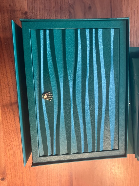 オイスターパーペチュアル28ミリ　ラベンダー（高級時計）の商品画像 - 査定依頼日：2026年4月19日 - 最高査定価格：1,800,000円