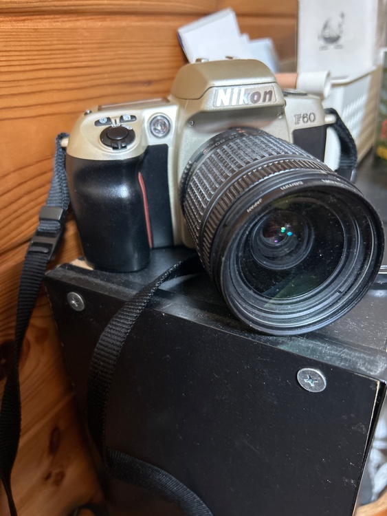 ニコンf60（カメラ）の商品画像 - 査定依頼日：2026年2月11日 - 最高査定価格：550円