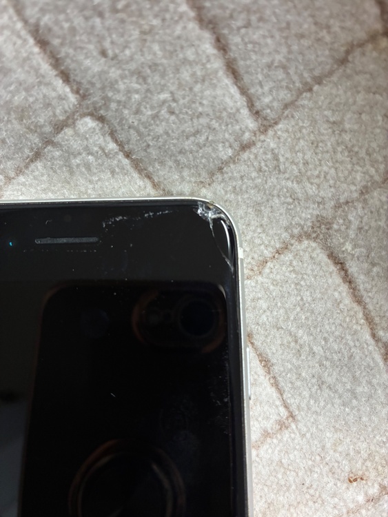 iPhone SE (第 2 世代) 64GB Softbank（スマホ）の商品画像 - 査定依頼日：2026年3月10日 - 最高査定価格：3,000円