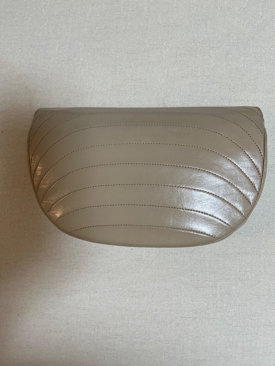 ハーフムーン　ベージュ（ブランドバッグ）の商品画像 - 査定依頼日：2026年3月23日 - 最高査定価格：80,000円