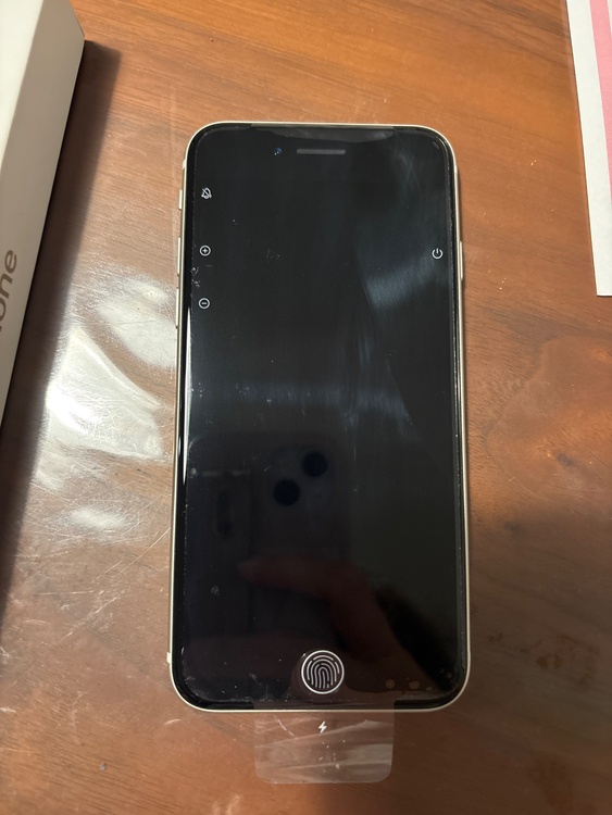 iPhone iPhone SE (第 3 世代) 64GB docomo（スマホ）の商品画像 - 査定依頼日：2026年8月11日 - 最高査定価格：18,000円