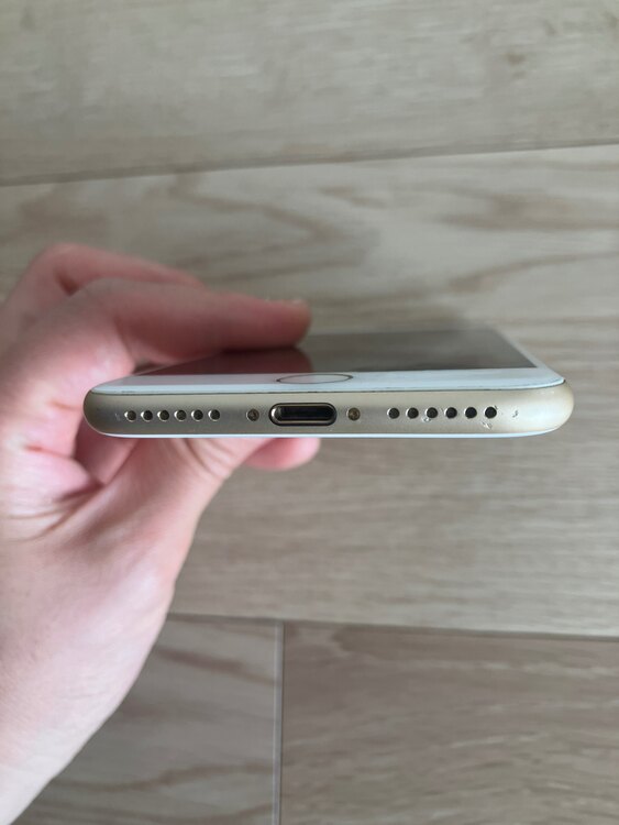 iPhone7 128GB SIMフリー（スマホ）の商品画像 - 査定依頼日：2025年5月14日 - 最高査定価格：7,000円