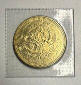 天皇陛下御在位60年記念硬貨　10万円金貨（金・貴金属）の商品画像 - 査定依頼日：2026年6月30日 - 最高査定価格：425,000円
