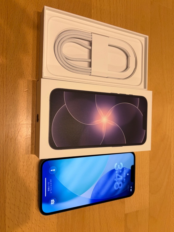 iPhone17e（スマホ）の商品画像 - 査定依頼日：2026年6月26日 - 最高査定価格：61,000円