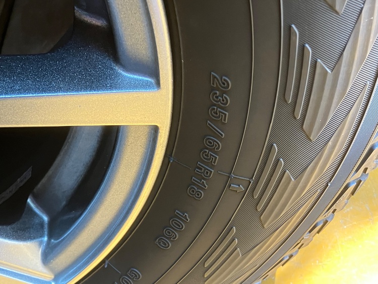 スタッドレスタイヤ（カー用品）の商品画像 - 査定依頼日：2025年11月24日 - 最高査定価格：12,000円