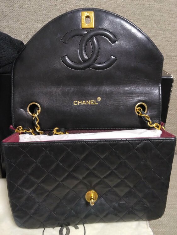 マトラッセハーフムーン（ブランドバッグ）の商品画像 - 査定依頼日：2026年1月28日 - 最高査定価格：350,000円